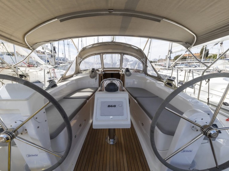 Hire a Bavaria Cruiser 34 Style Zadar