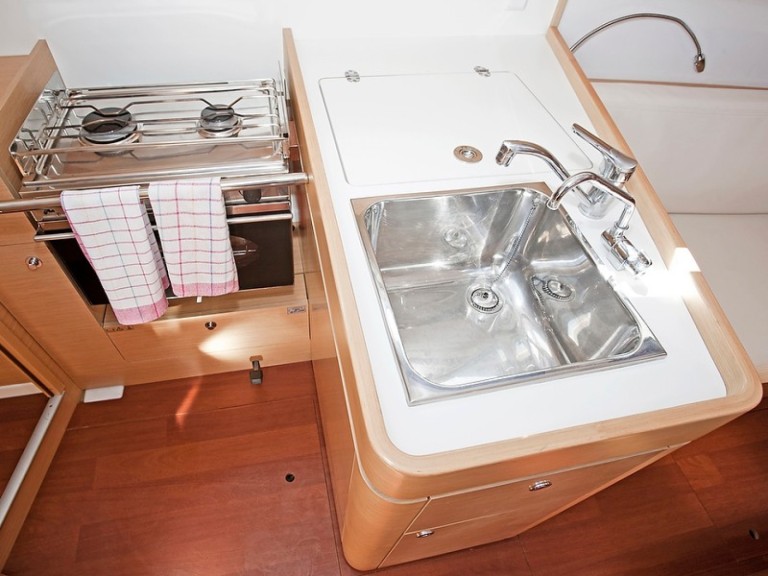 Sailboat to hire Pula at the best price