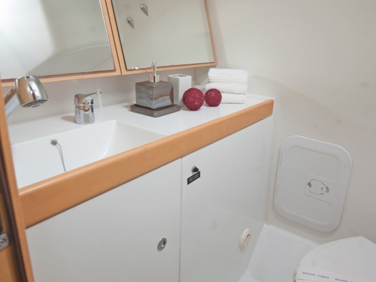 Sailboat to hire Pula at the best price