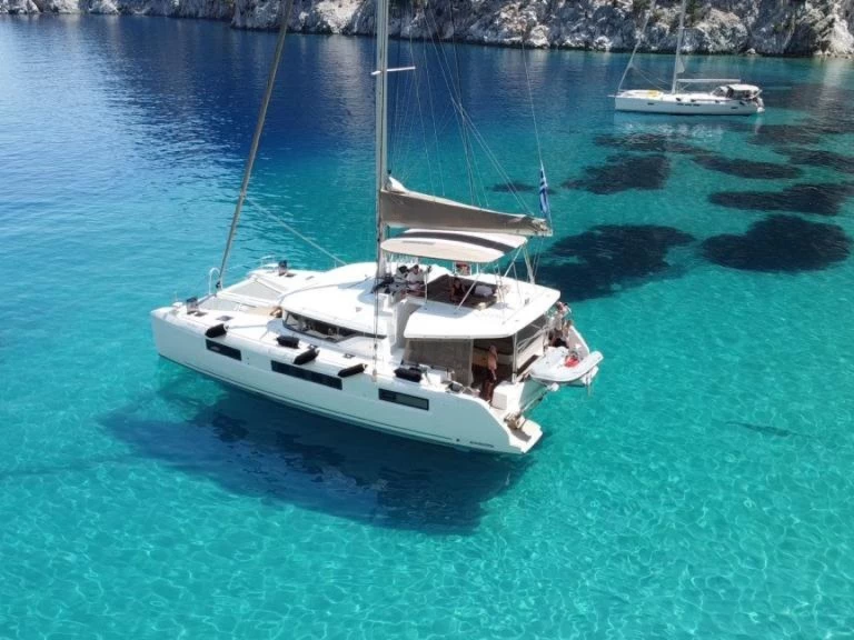 Hire Catamaran Lagoon with a boat licence