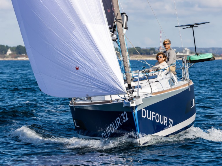 Sailboat to hire Furnari at the best price