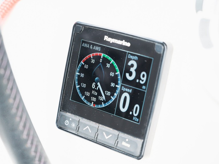 Hire Sailboat with or without skipper Jeanneau Lefkáda