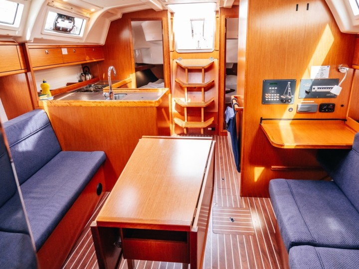 Hire Sailboat Bavaria with a boat licence