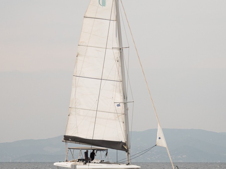 Yacht hire Alimos Marina cheap Lagoon 450 F