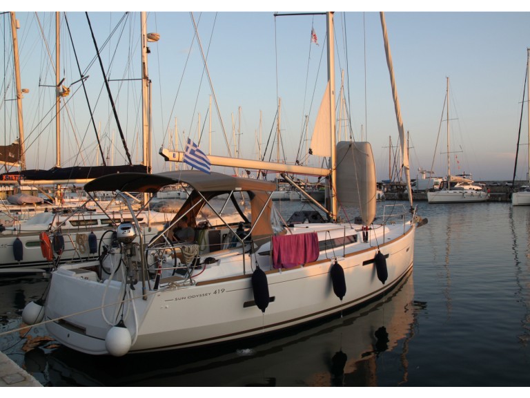 Sailboat hire in Alimos - Jeanneau Sun Odyssey 419 - 3 cab.