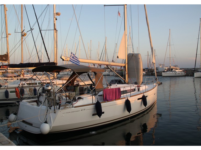 Sailboat hire in Alimos Marina - Jeanneau Sun Odyssey 419