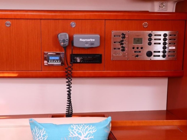 Hire Sailboat with or without skipper Bénéteau Alimos