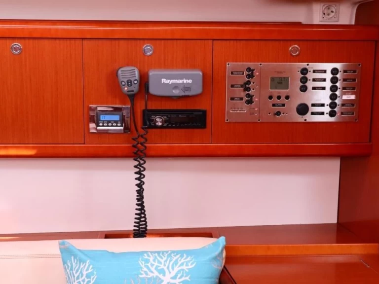 Hire Sailboat with or without skipper Bénéteau Alimos