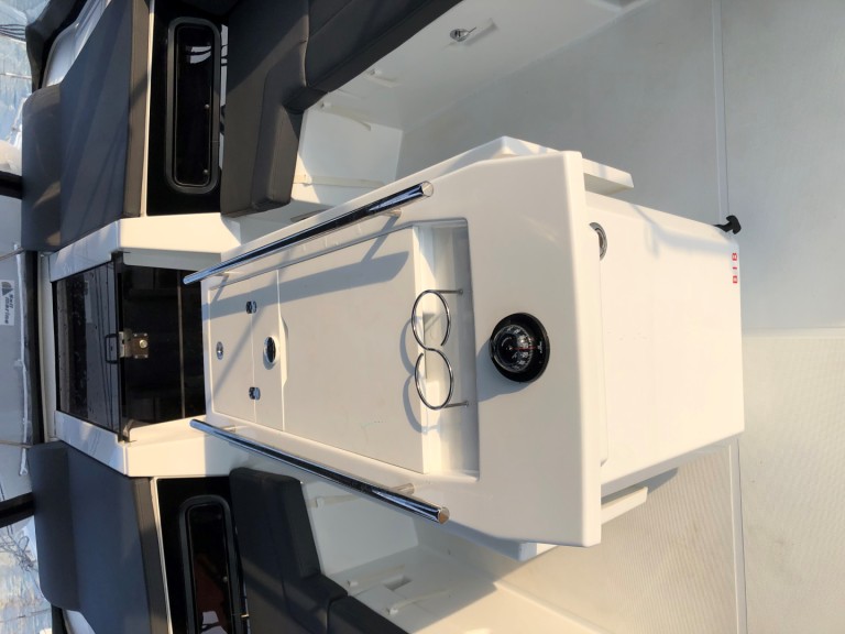 Sailboat to hire Alimos at the best price