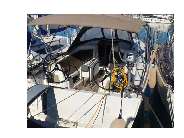 Hire Sailboat Jeanneau with a boat licence