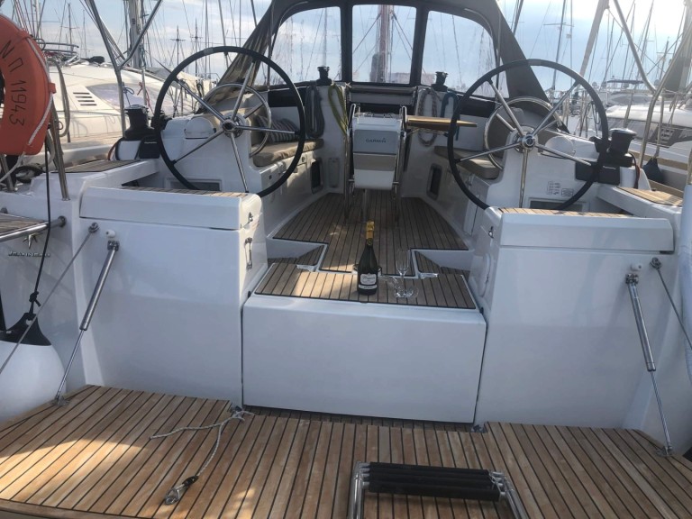 Sailboat to hire Alimos Marina at the best price