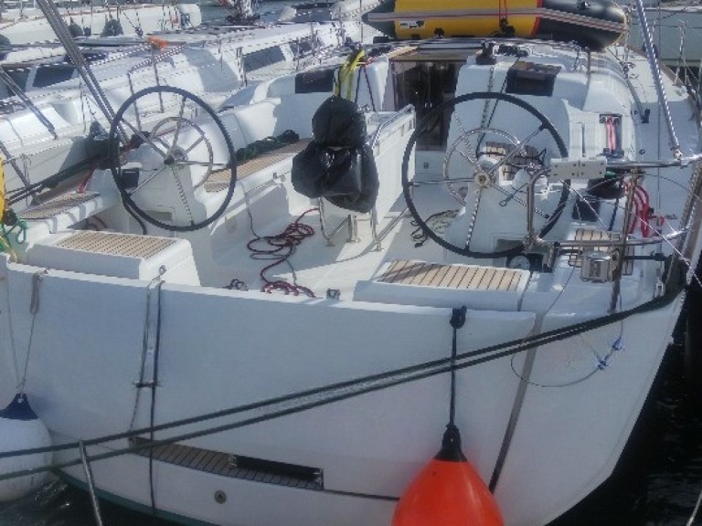 Hire Sailboat with or without skipper Jeanneau Alimos