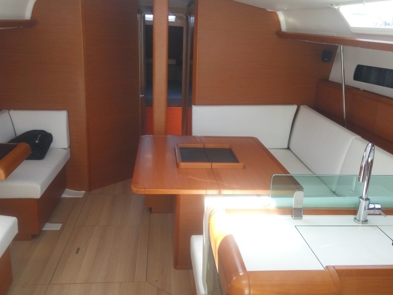 Sailboat to hire Alimos Marina at the best price