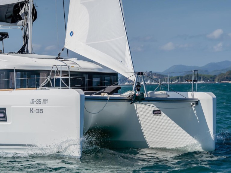Hire Catamaran with or without skipper Lagoon Ao Po