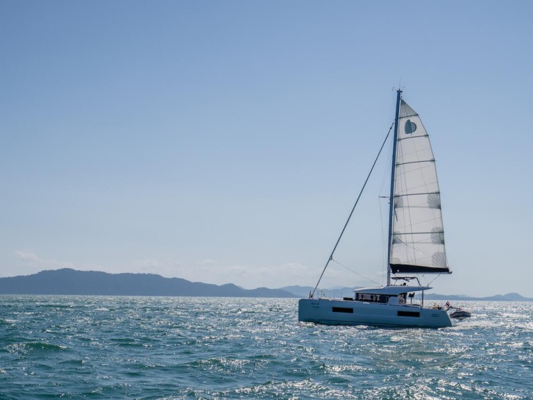 Hire Catamaran Lagoon with a boat licence