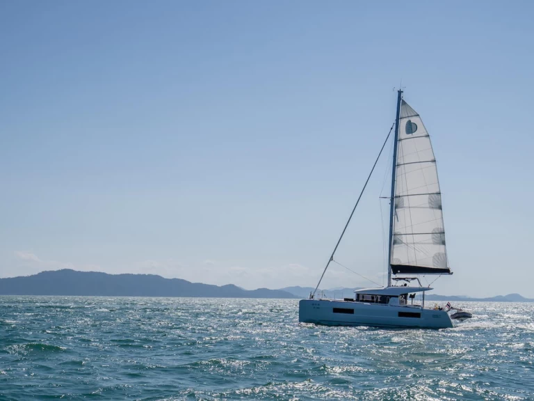 Hire Catamaran Lagoon with a boat licence