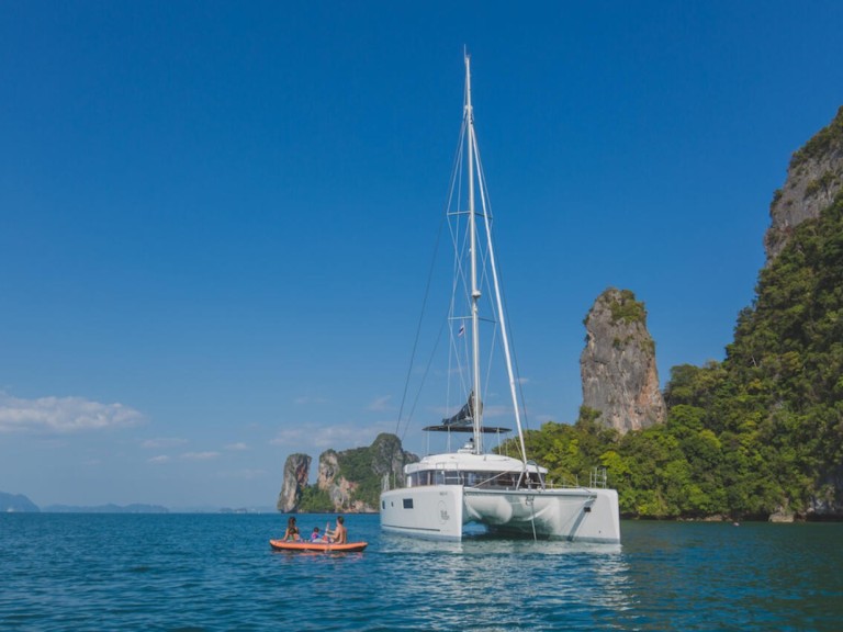 Hire Catamaran with or without skipper Lagoon Ao Po