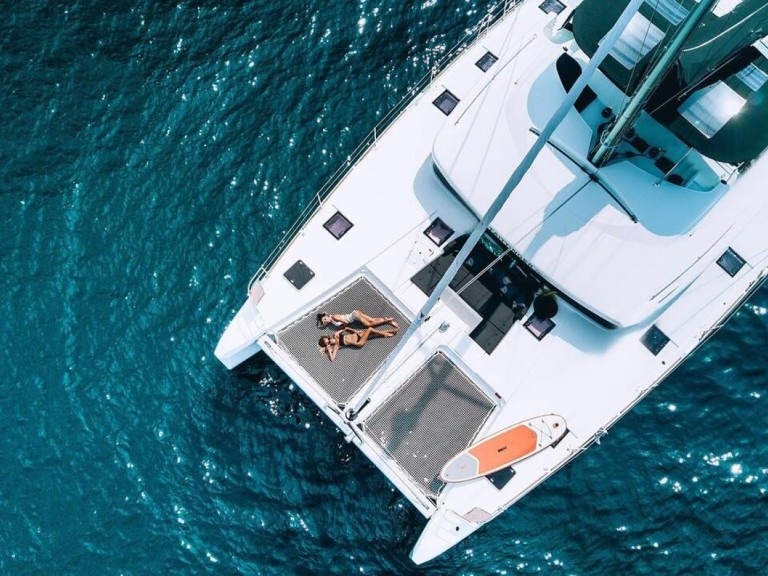 Hire Catamaran Lagoon with a boat licence