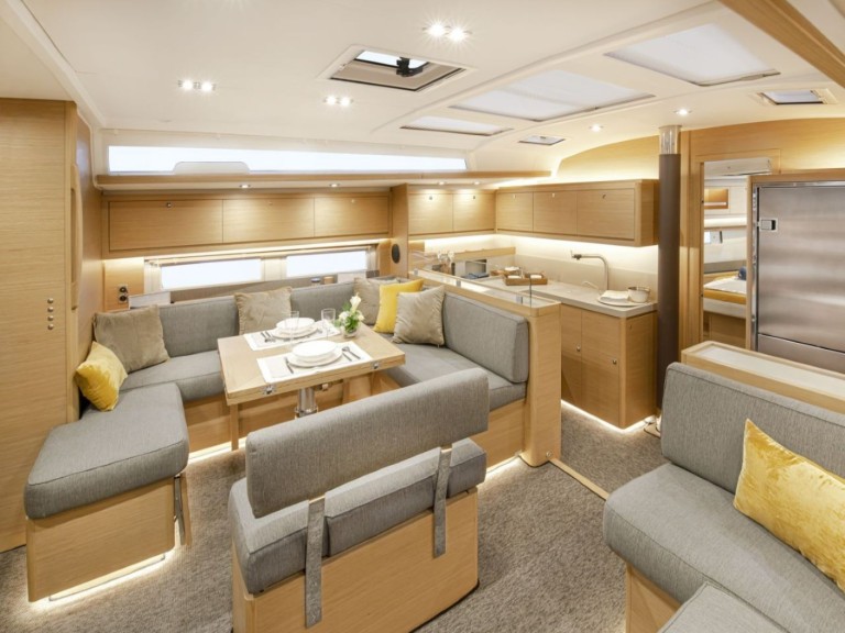 Sailboat to hire Pozzuoli at the best price