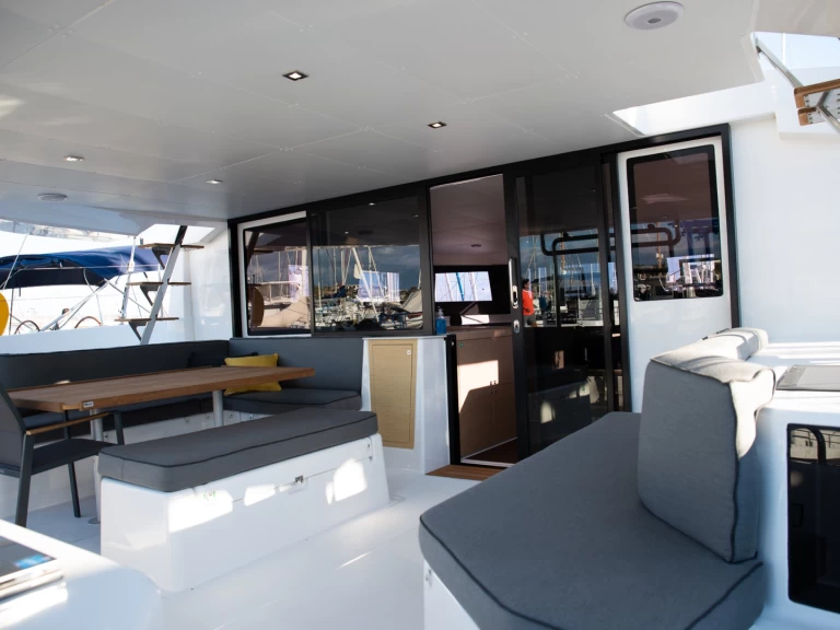 Hire Catamaran Dufour with a boat licence