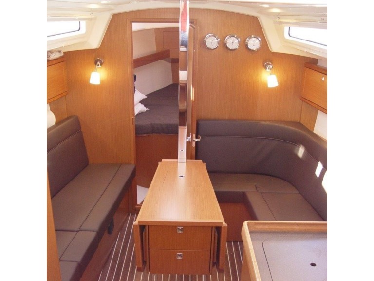 Hire a Bavaria Cruiser 34 Olbia