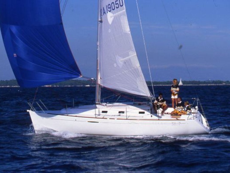 Yacht charter Arzon - Bénéteau First 31.7 on SamBoat