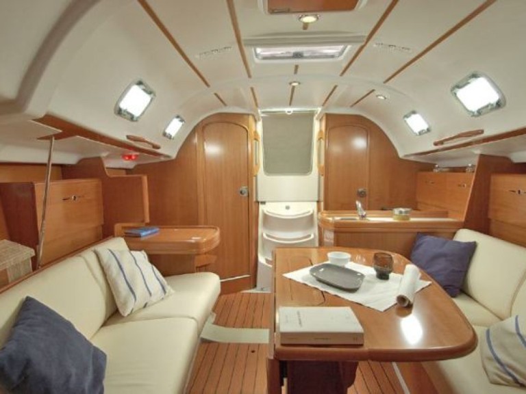 Yacht hire Arzon cheap First 31.7