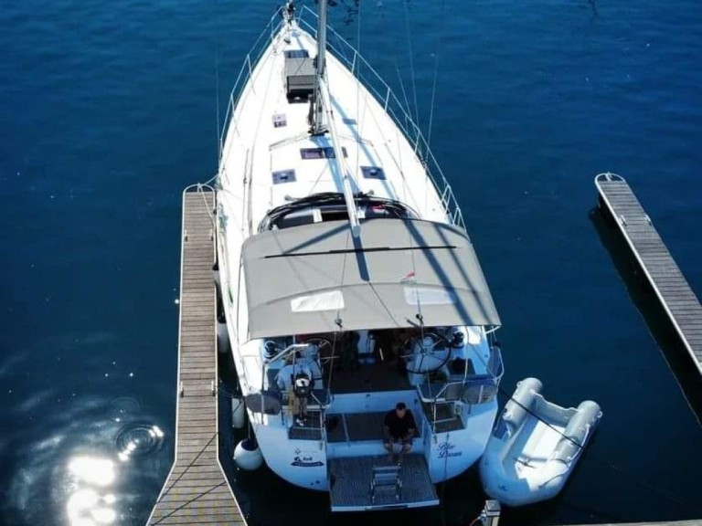 Hire Sailboat Jeanneau with a boat licence