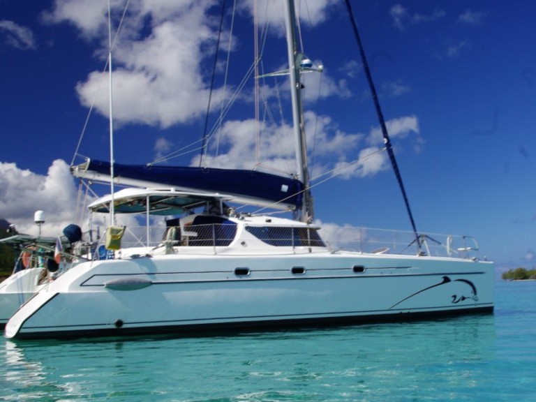 Hire Catamaran with or without skipper Fountaine Pajot Le Marin