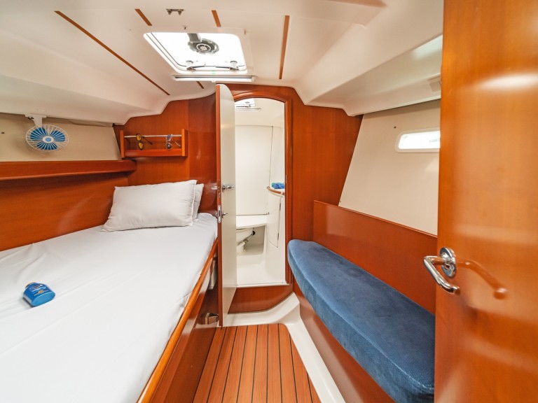 Hire Sailboat with or without skipper Bénéteau Kos