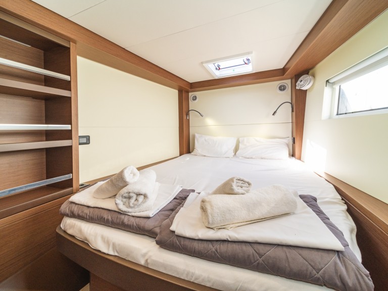Catamaran hire in Alimos - Lagoon Lagoon 50