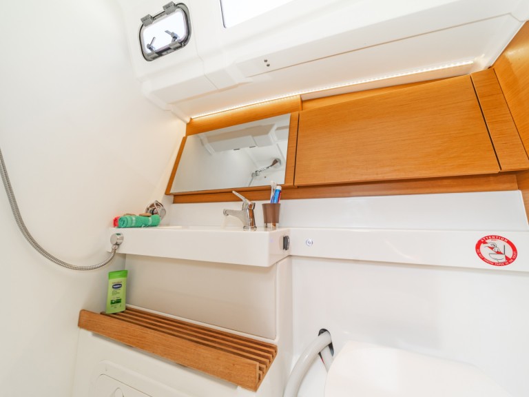 Hire a Jeanneau Sun Odyssey 490 Skiathos