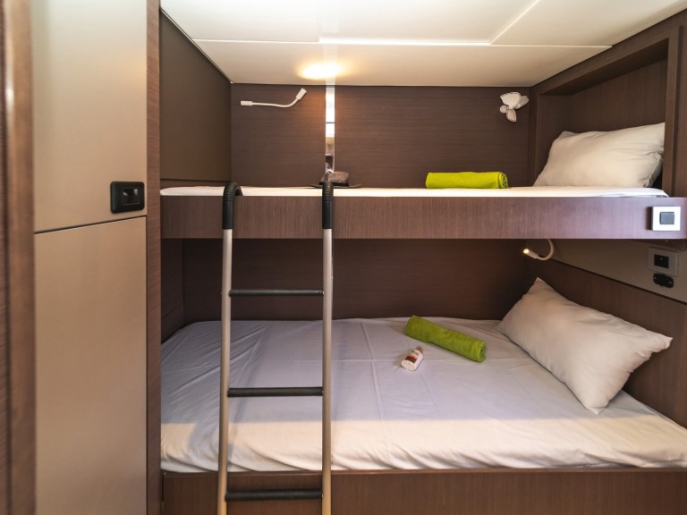 Hire a Bali Bali 4.8 Alimos