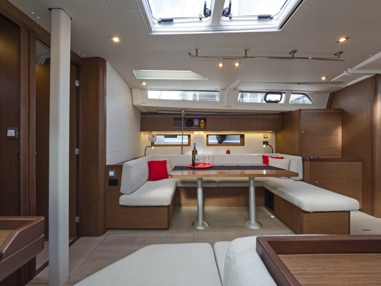 Hire Sailboat Bénéteau with a boat licence