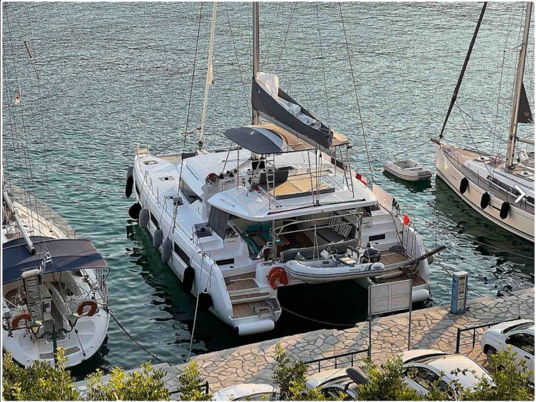 Hire Catamaran Lagoon with a boat licence