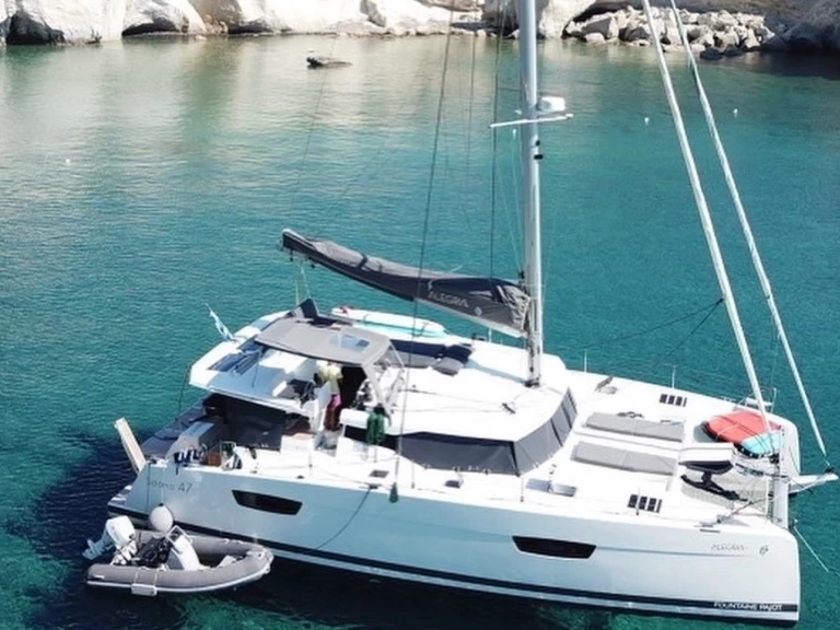 Charter a Fountaine Pajot Saona 47 in Adámas on Samboat