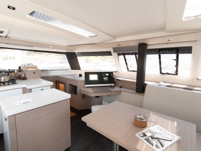 Yacht charter Adámas - Fountaine Pajot Saona 47 on SamBoat