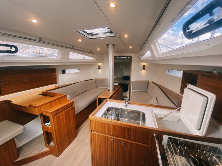 Sailboat to hire Marseille at the best price