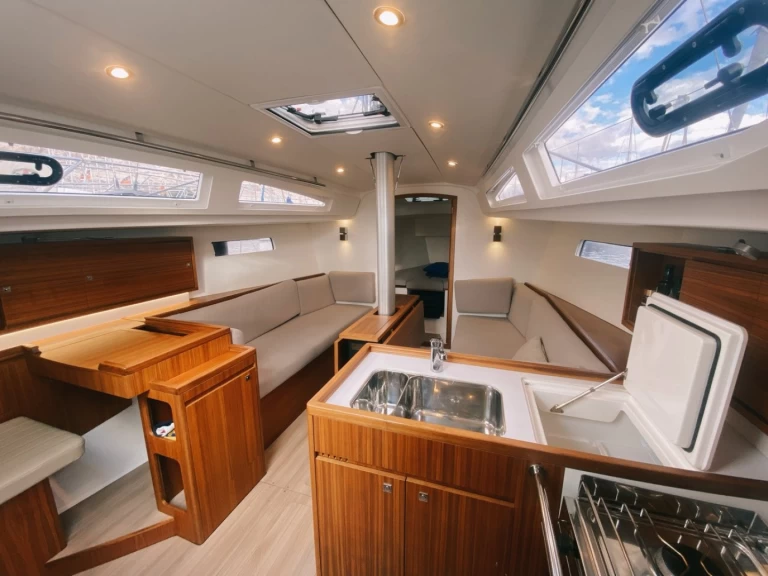 Sailboat to hire Marseille at the best price