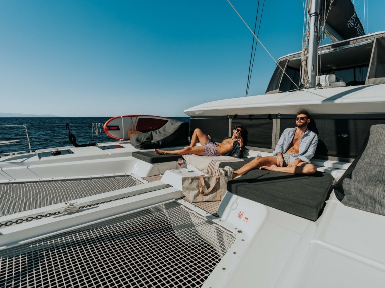 Yacht hire Lefkáda cheap Lagoon 50