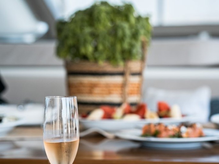 Yacht charter Ellinikó - Lagoon Lagoon Sixty 5 on SamBoat