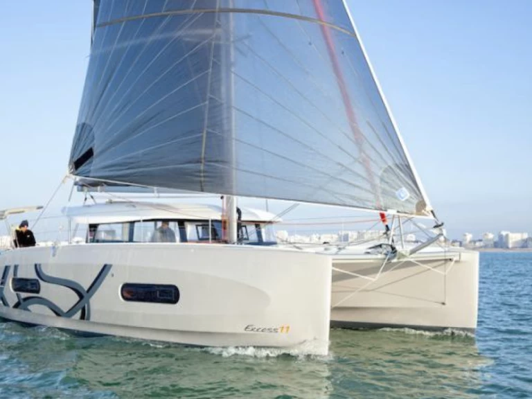 Catamaran to hire Toulon at the best price