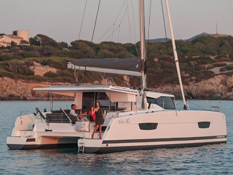 Catamaran to hire Toulon at the best price