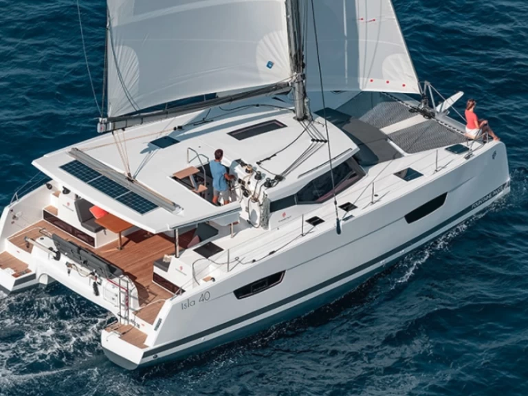 Fountaine Pajot ISLA 40 - SEABARIS charter bareboat or skippered in  Toulon