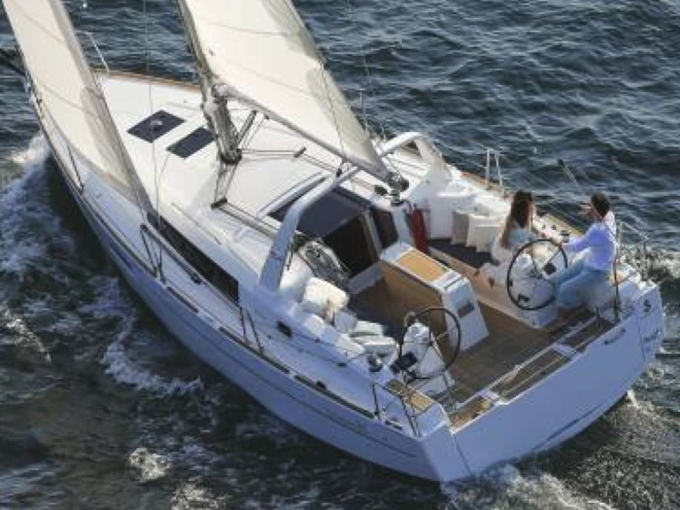 Hire a Bénéteau OCEANIS 35.1 MALILU Toulon