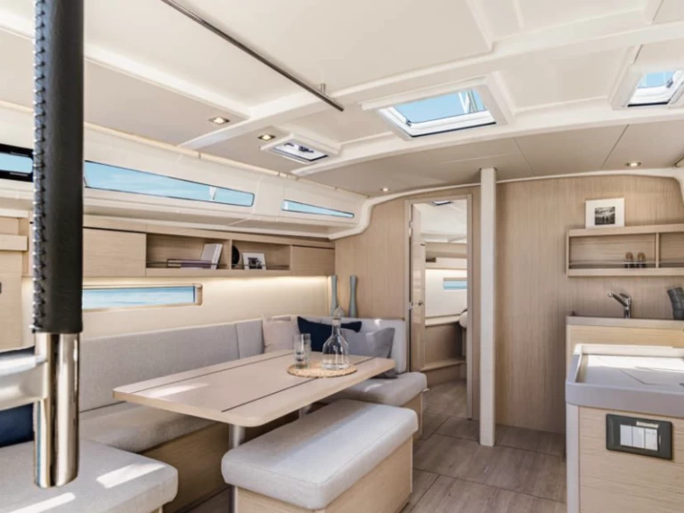 Yacht hire Toulon cheap OCEANIS 40.1 POLEMAS