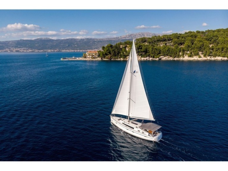 Hire Sailboat Bavaria with a boat licence