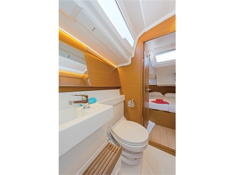 Sailboat to hire Skiathos at the best price