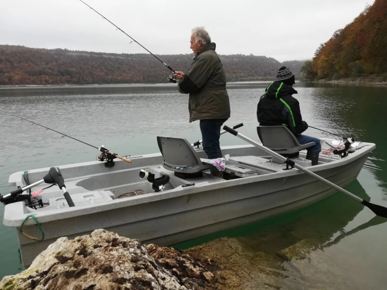 Motorboat to hire La Tour-du-Meix at the best price