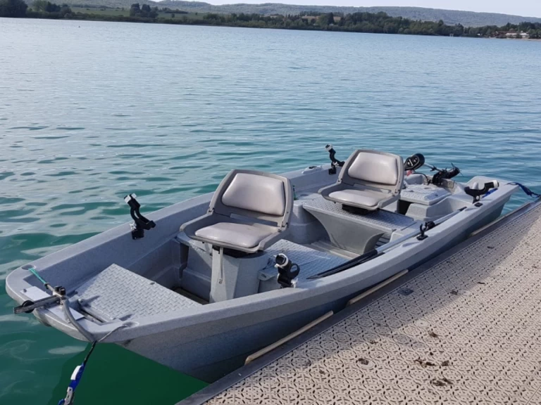 Silurine 4m charter bareboat or skippered in  La Tour-du-Meix